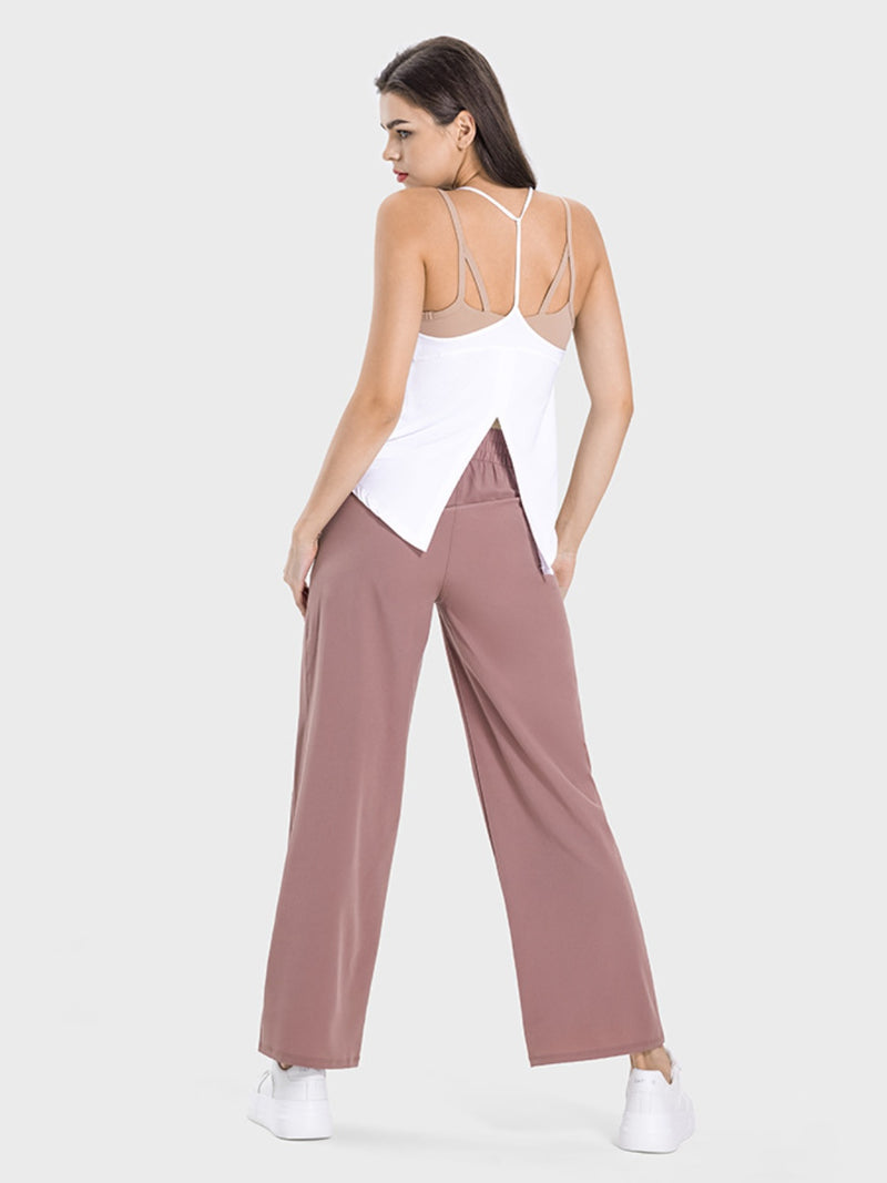 Pantalones deportivos con bolsillos y cordón