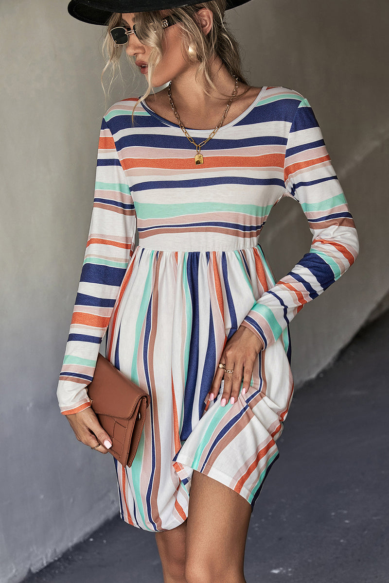 Vestido estilo camiseta de manga larga con cuello redondo a rayas