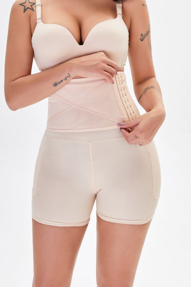 Pantalones cortos moldeadores de elevación de cadera de tamaño completo