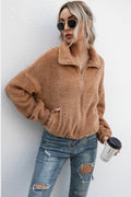 Chaqueta teddy con cremallera y dobladillo con cordón