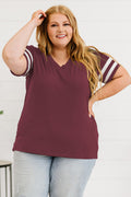 Camiseta a rayas con cuello en V de talla grande