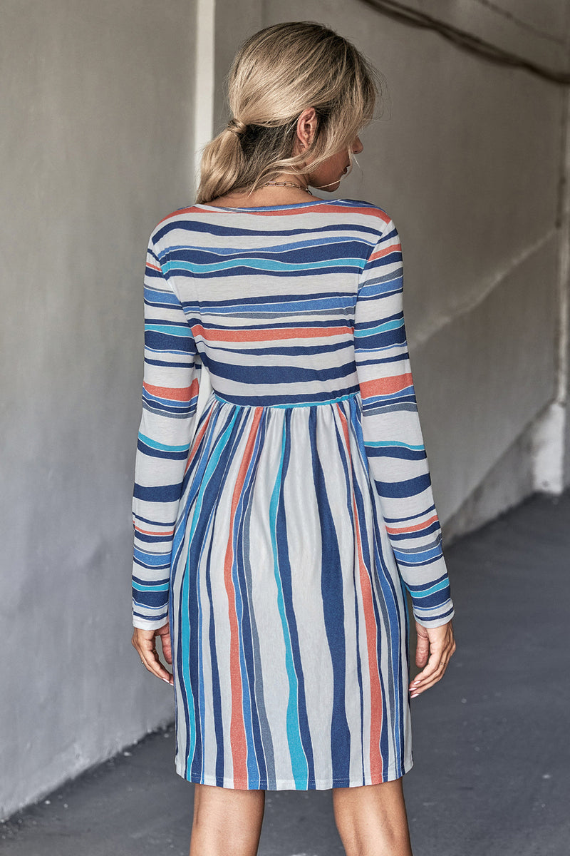 Vestido estilo camiseta de manga larga con cuello redondo a rayas
