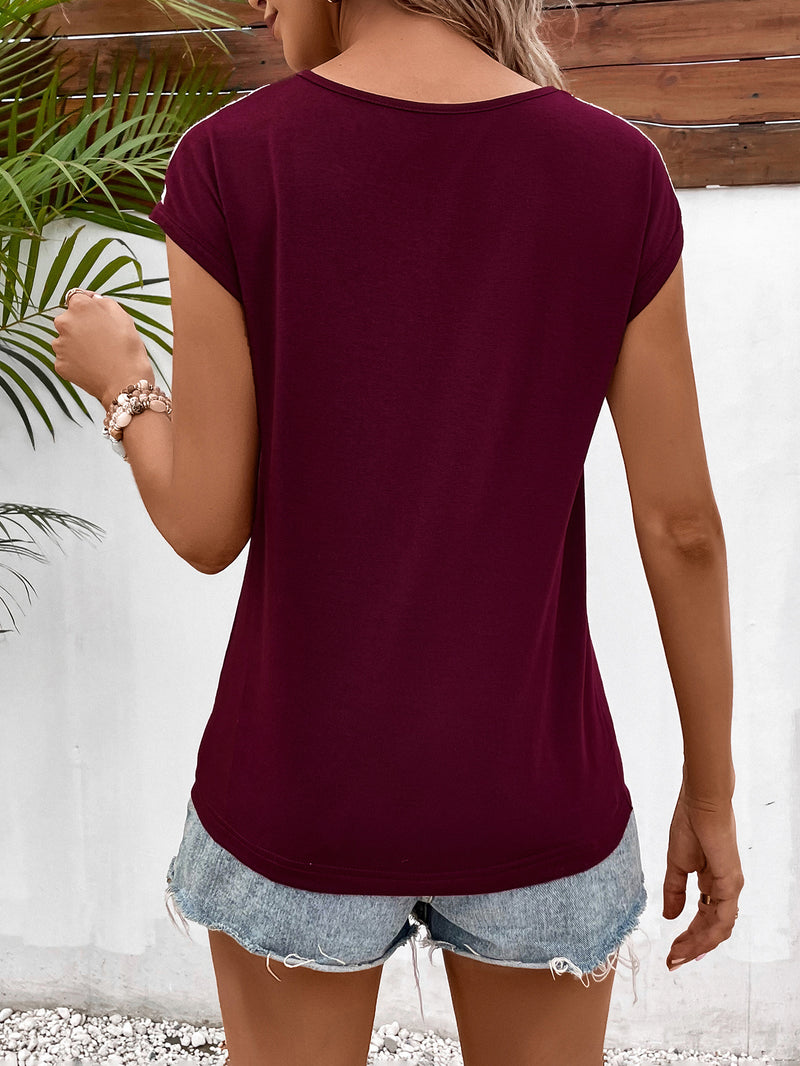 Camiseta con dobladillo retorcido y cuello en V con encaje empalmado