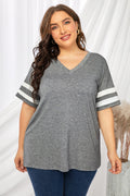 Camiseta a rayas con cuello en V de talla grande