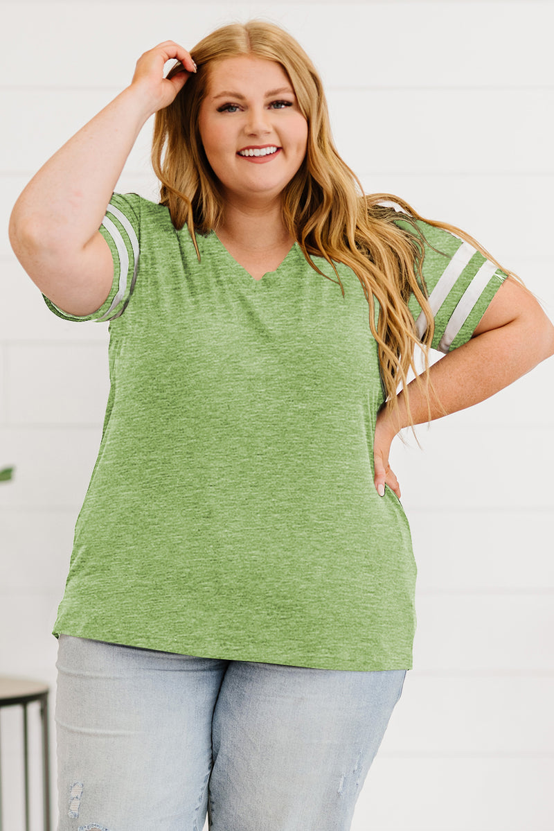 Camiseta a rayas con cuello en V de talla grande