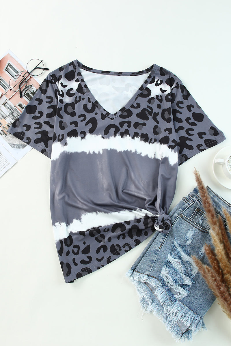 Camiseta con cuello en V de leopardo