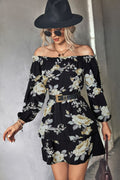 Minivestido floral a capas con hombros descubiertos