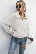 Chaqueta teddy con cremallera y dobladillo con cordón