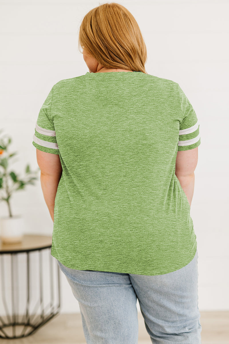 Camiseta a rayas con cuello en V de talla grande