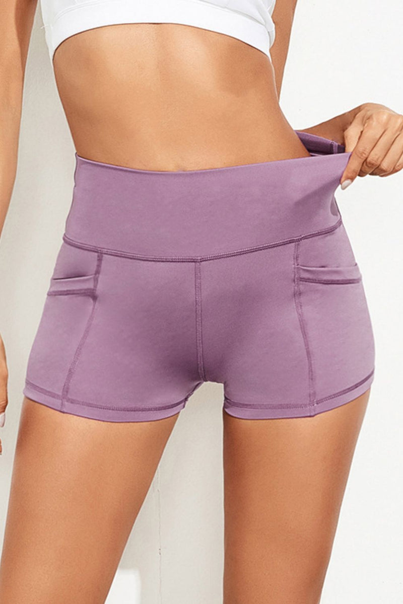 Shorts de yoga de cintura alta con costuras expuestas